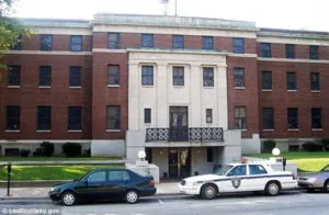 Escape FAIL! KY Inmate Breaks both Ankles & some Vertebrae when the Knotted Sheets that he was using to Escape Jail came Undo